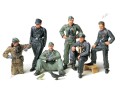 1-35-german-crew-at-rest-tamiya-35201m.jpg