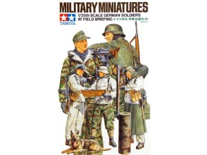 Tamiya 35212 German Soldiers at Field Briefing